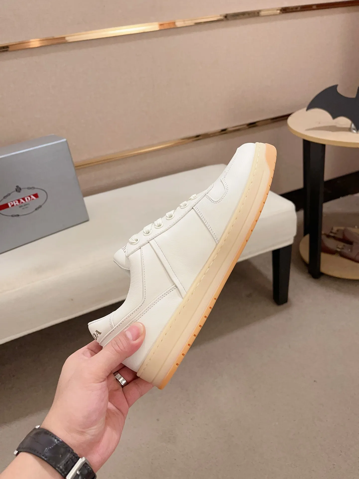 Factory price 540💰 ✔️✔️✔️High version High-quality new PRADA counters are available simultaneously, new men's shoes, 😘Material: Made of patent cowhide with breathable mesh. Inside: cowhide with breathable mesh 👍🏿 high-end ☄️ open-molded non-slip rubber outsole, exquisite lines, simple and elegant, comfortable and high-end for leisure travel. Code number: 38 to 44 (45 can be customized and 46 cannot be returned or exchanged)